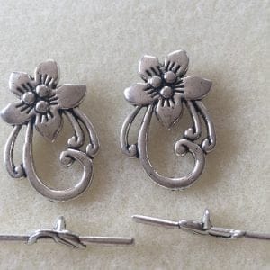Toggle Clasp Lily