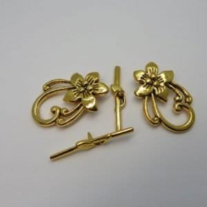 Toggle Clasp Lily Antique Gold